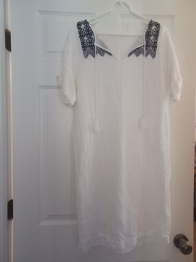 Old Navy White Tunic Dress with Navy Embroidered Yoke Tassels Lined Size L
